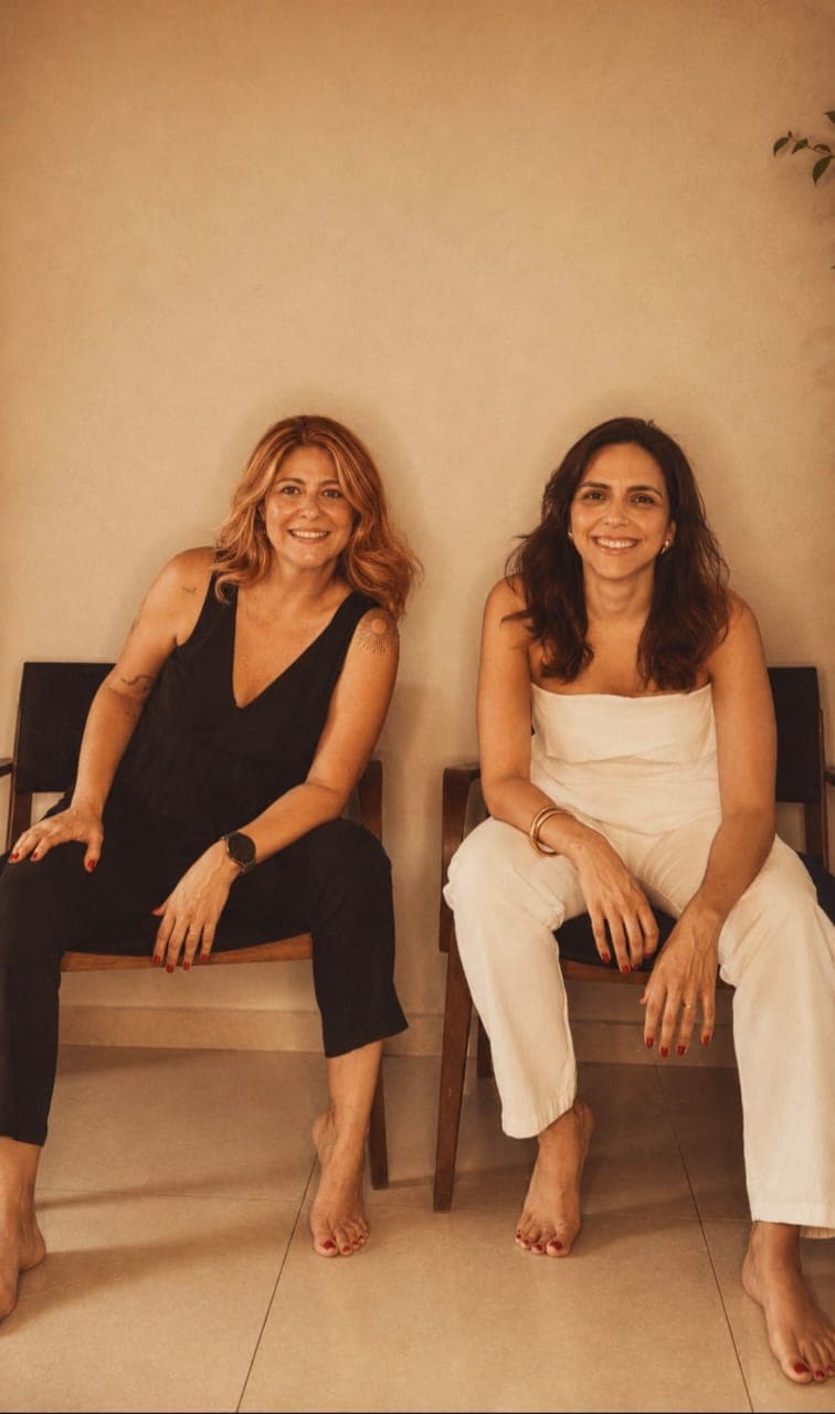 Ana Sarreta e Ana Daltri, amigas e fundadoras do Xamanas, em um momento de leveza e proximidade.